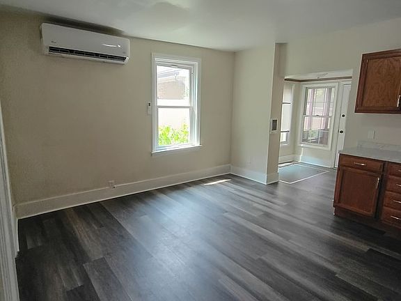 5th image of 211 E Main St