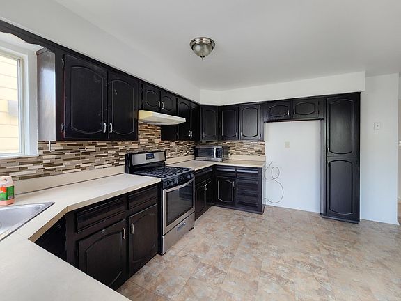 2nd image of 100 Rockne St Floor 1