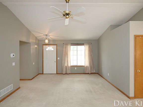 5th image of 124 Riverwood Dr
