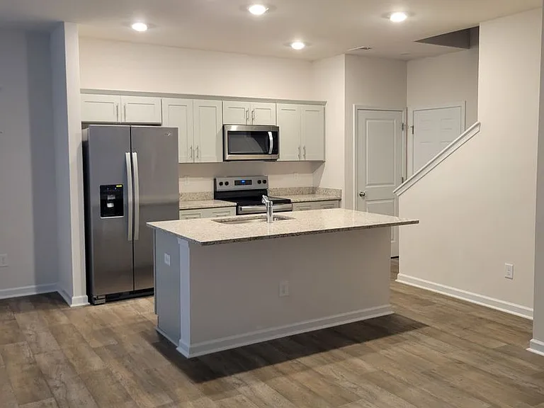 1325 Broholmer Ln — Photo 2