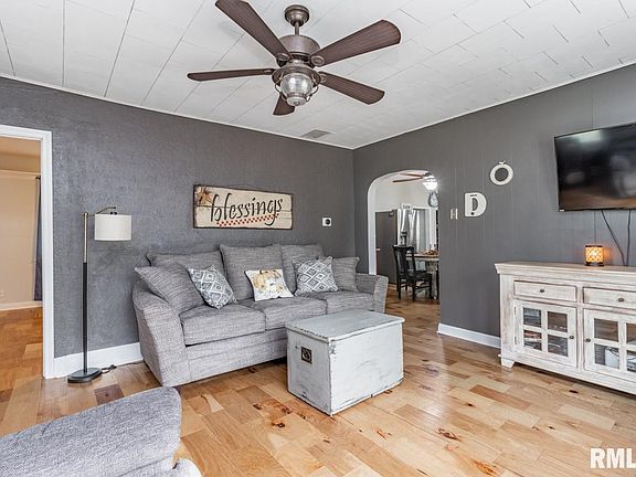 4th image of 213 W Bishop St