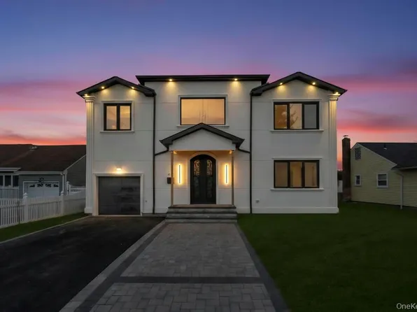 472 Farmranch Road E, Bethpage, NY 11714