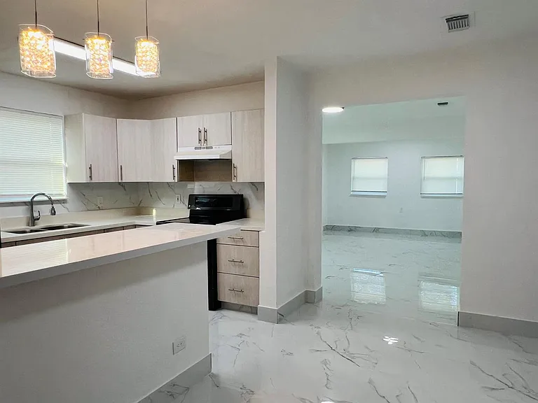 525 NW 22nd Ave — Photo 11