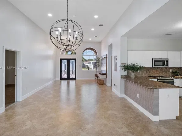 7071 W 6th Ave, Hialeah, FL 33014