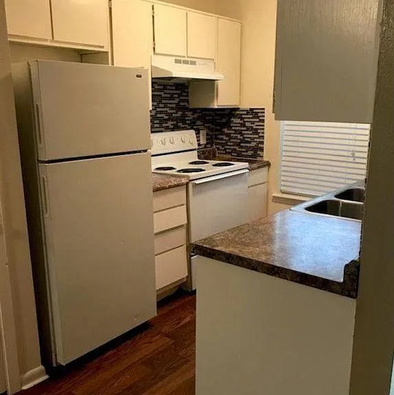 2404 Long Dr #B — Photo 3