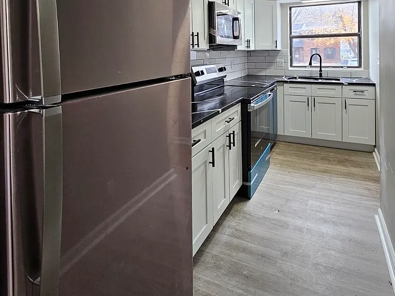 252 Shenandoah Pl #B — Photo 2