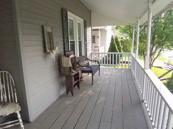 3rd image of 105 W Highland St