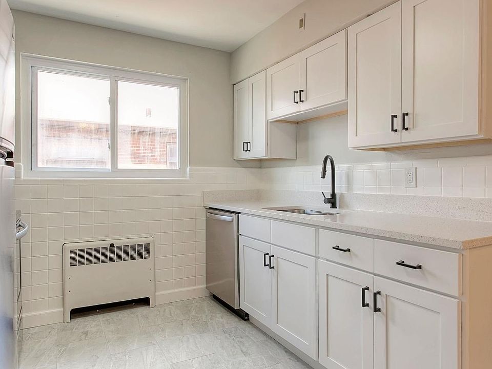 1st image of 4048 Longford Dr #1