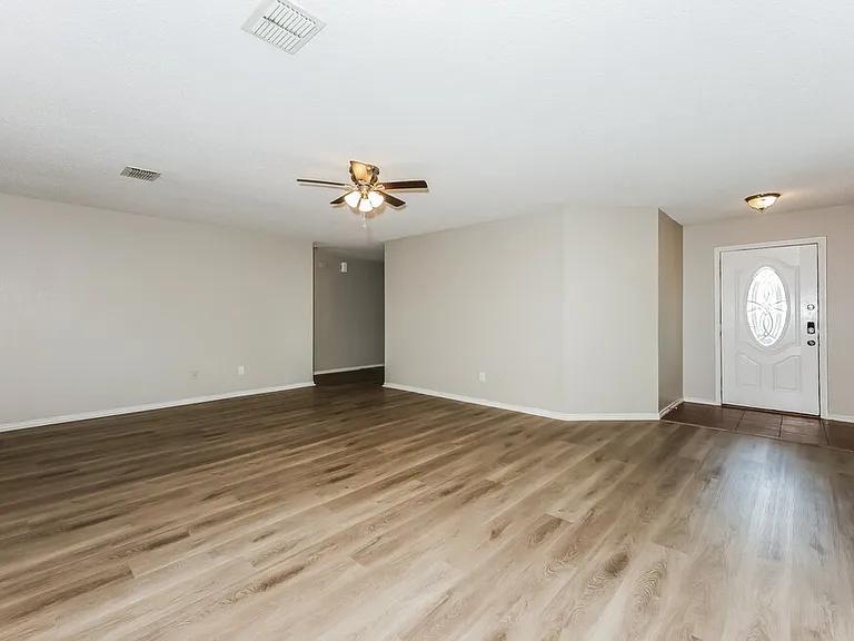9128 Garden Springs Dr — Photo 4