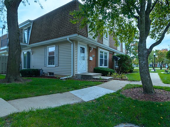 3rd image of 516 Palace Ct