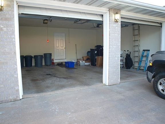 5th image of 813 Brandy St
