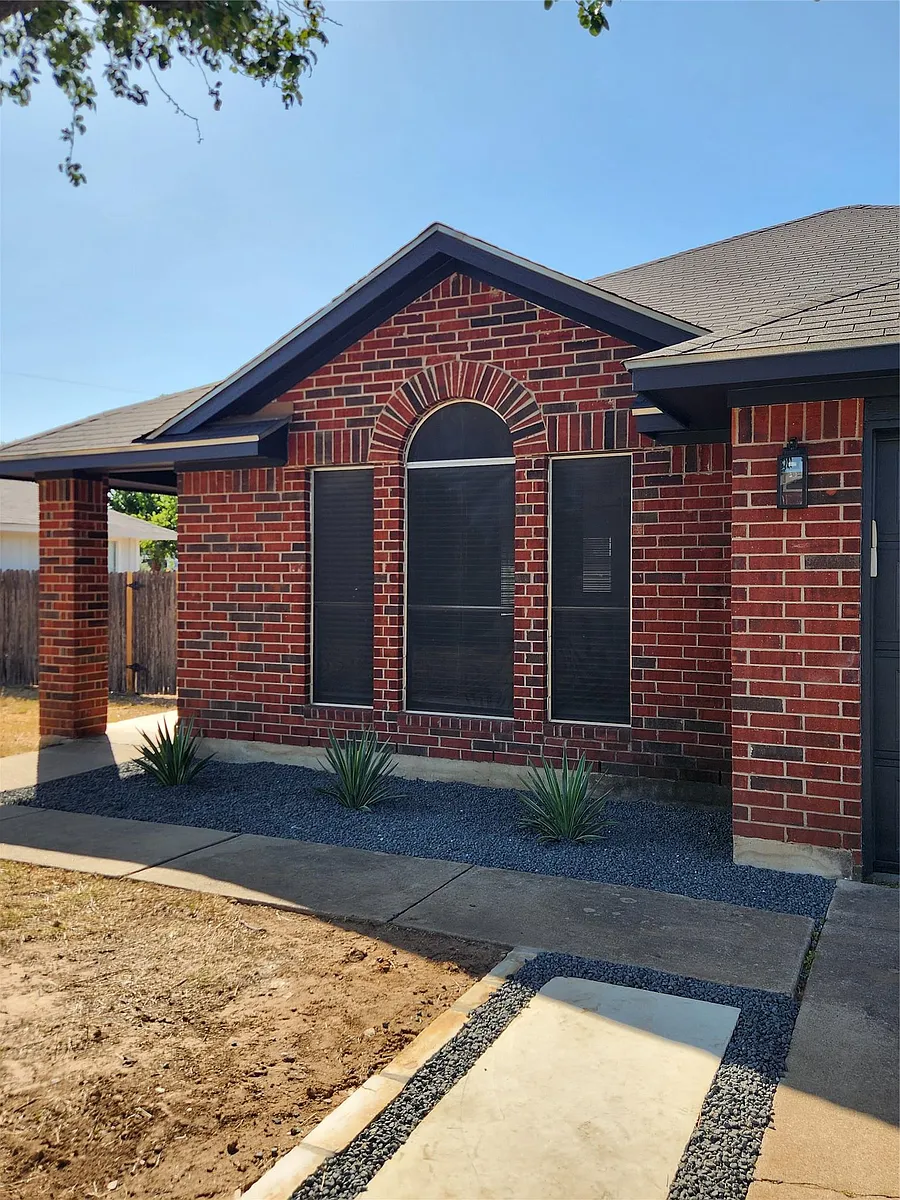 Building Photo - 504 Texas Ave