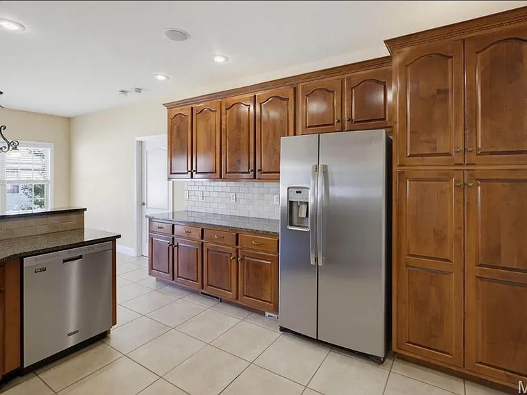 1835 Evondale Dr — Photo 15