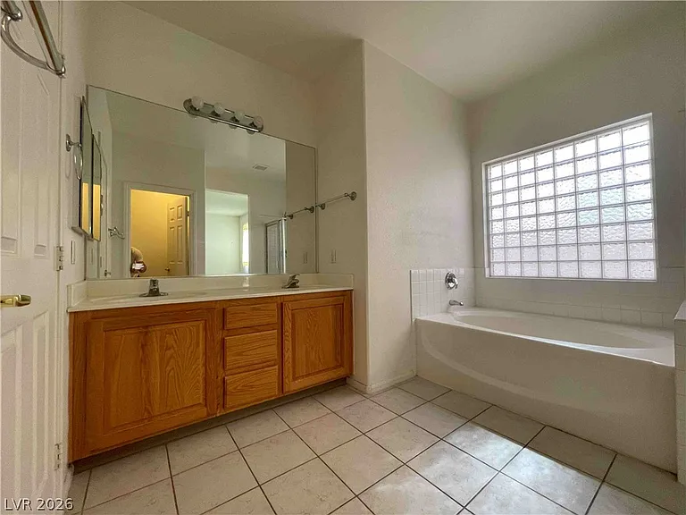 531 Curtin Ct — Photo 18