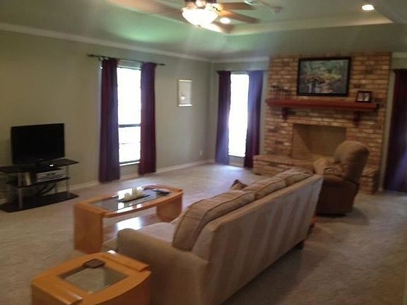 4th image of 885 Shakespeare Dr