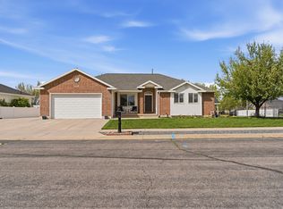 1174 W 1395 N, Clinton, UT 84015