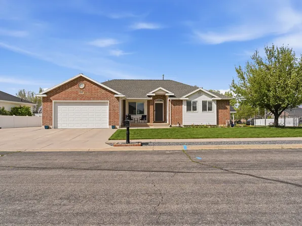 1174 W 1395 N, Clinton, UT 84015
