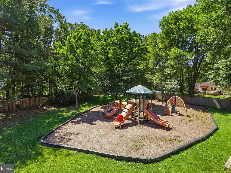 2412 Rosedown Dr — Photo 33