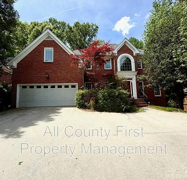 2438 Kings Arms Dr NE — Photo 1