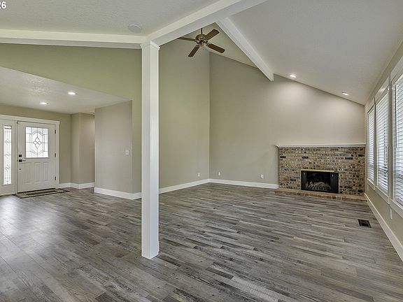 5th image of 1524 NE Greensword Dr