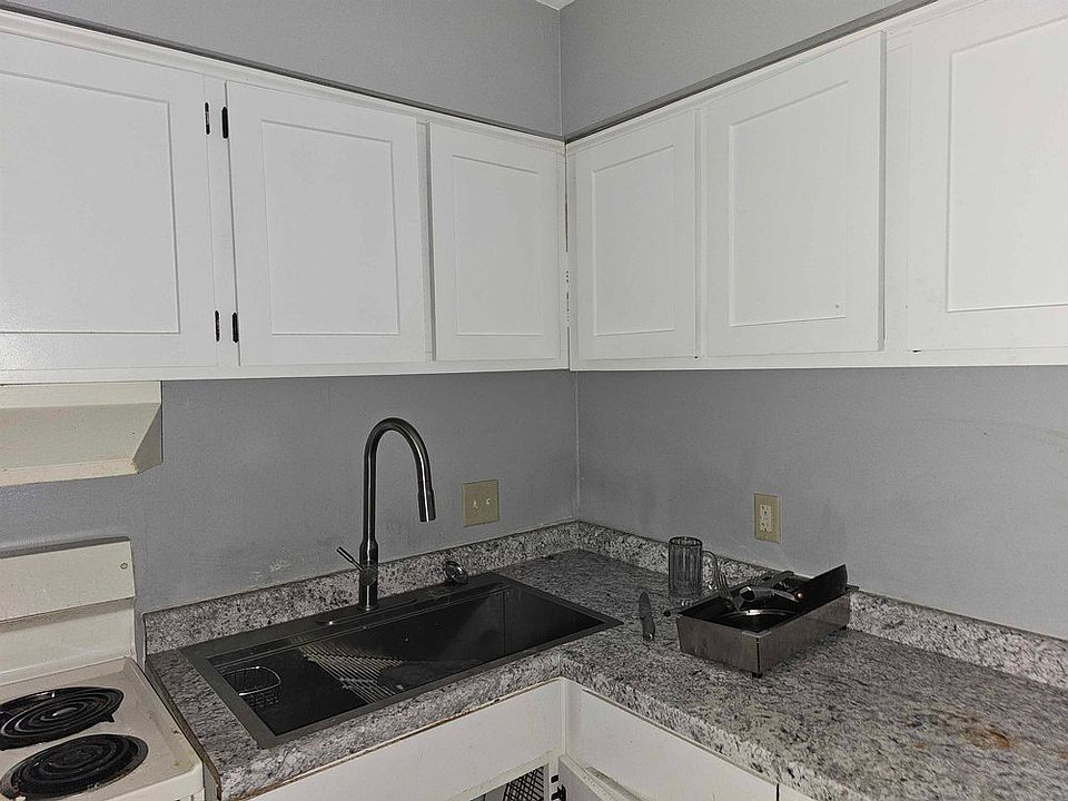 1st image of 4131 Free Pike #11