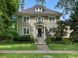 616 S Grove Ave, Barrington, IL 60010