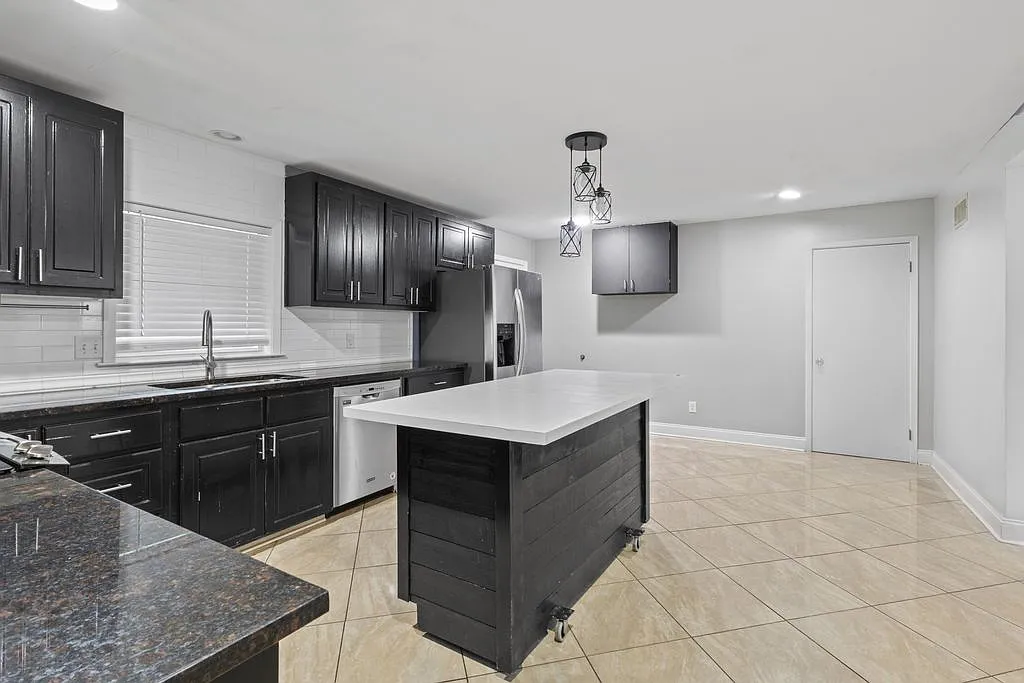 411 Shrewsbury Rd — Photo 4