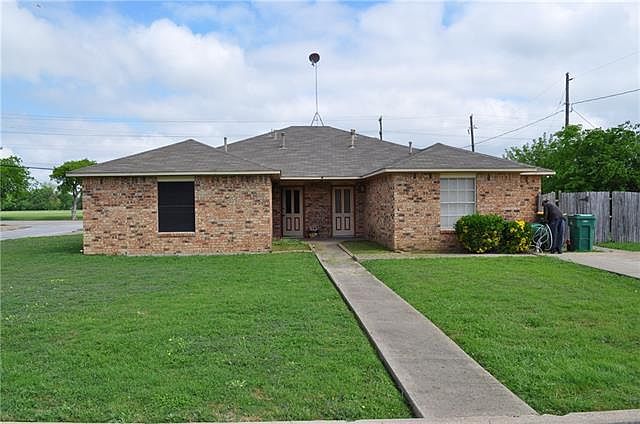 1st image of 1702 Blake Dr