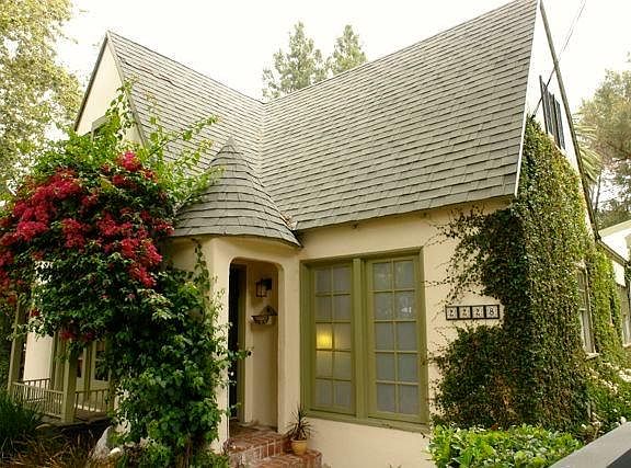 2nd image of 2228 Holly Dr