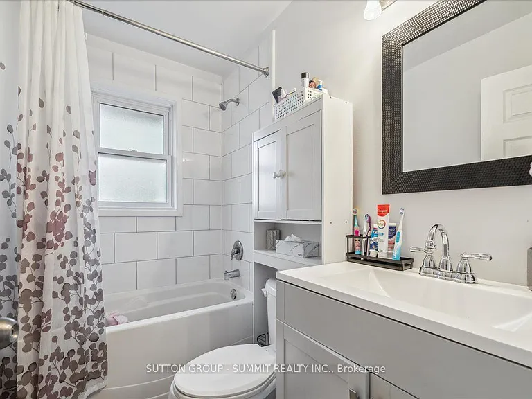 9 Grenadier Dr #UPPER — Photo 17