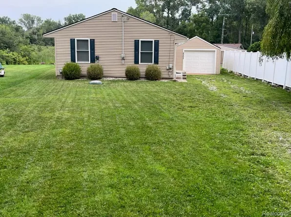 4202 Ray Mar Ct, Onsted, MI 49265