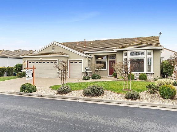 2nd image of 802 Summerset Drive