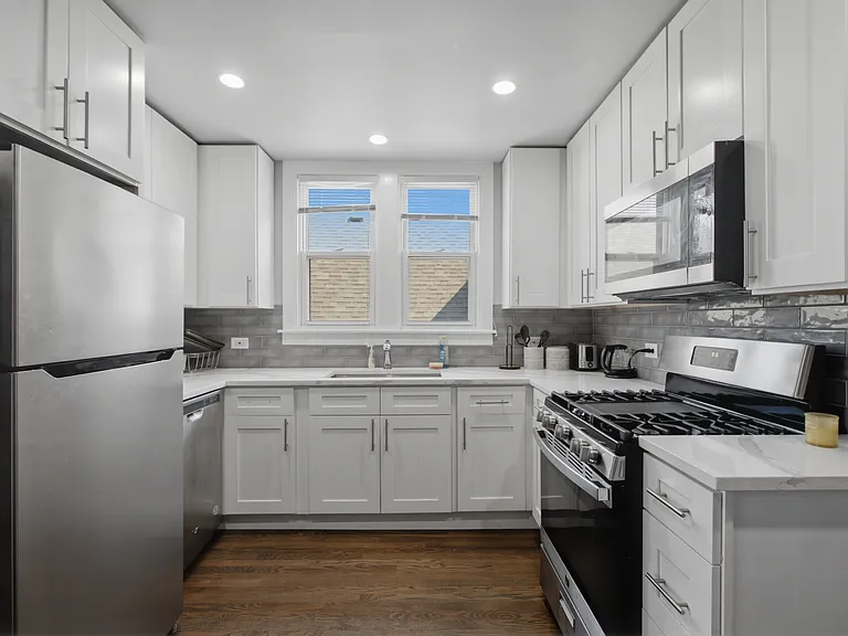2430 N Normandy Ave #2 — Photo 1