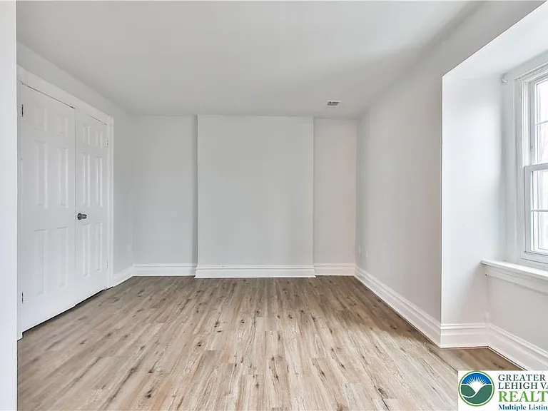 39 N 11th St #C — Photo 7