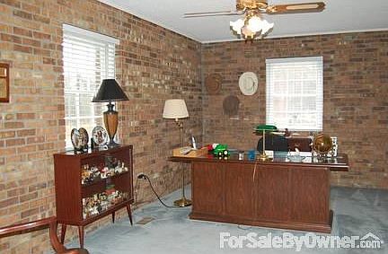 Home office
						:
						large home office