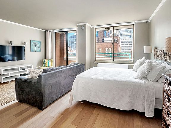 3rd image of 145 E 48th St APT 18D