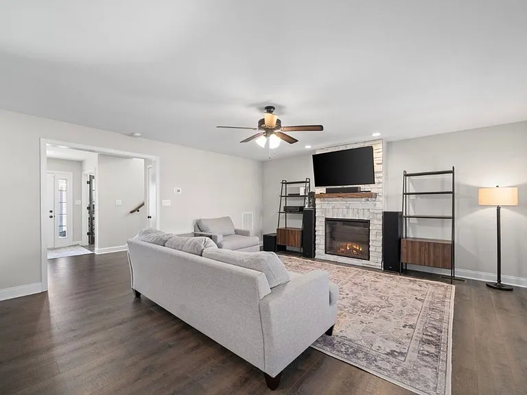 718 Banister Dr — Photo 6