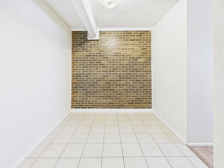 Cozy 1 Bedroom Apartment — Photo 10