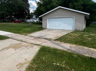 39 W 2nd St #3-4, Clintonville, WI 54929