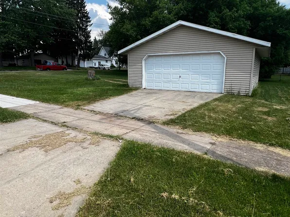 39 W 2nd St #3-4, Clintonville, WI 54929