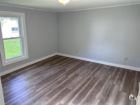Bedroom 1 
12' x 11.5'