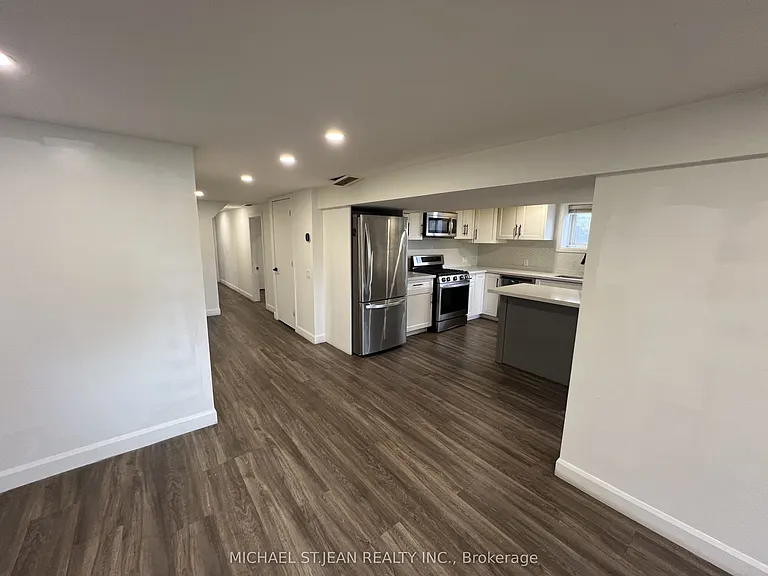 176 Queensdale Ave E #LOWER — Photo 7