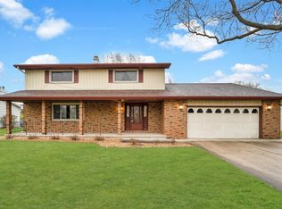 1320 N Briarcliff Dr, Appleton, WI 54915