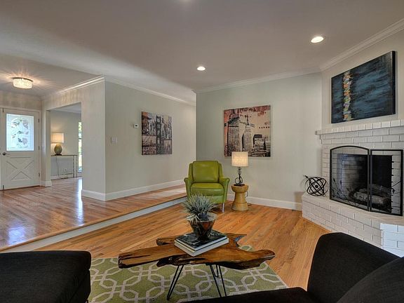 5th image of 209 Yerba Santa Ave
