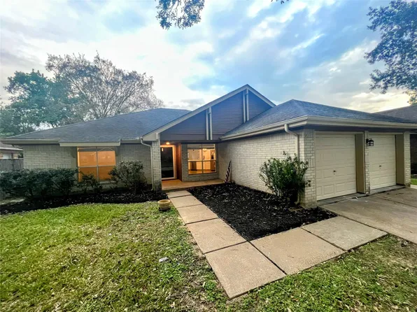 4427 Leyland Dr, Pearland, TX 77584