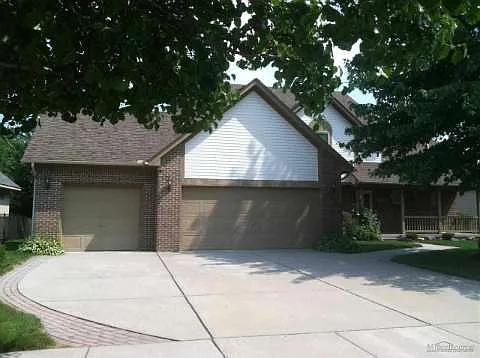 38905 N Pointe Pkwy photo 1