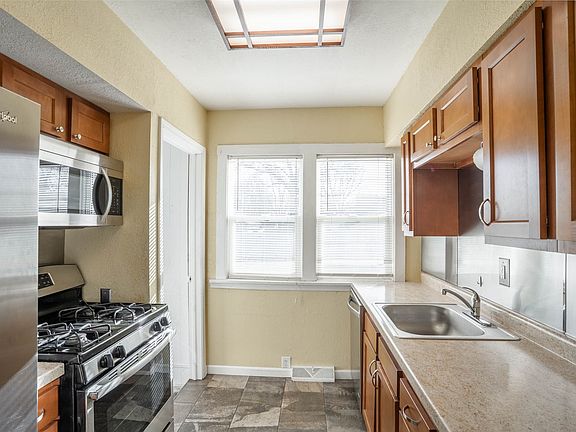 4th image of 3921 12th St