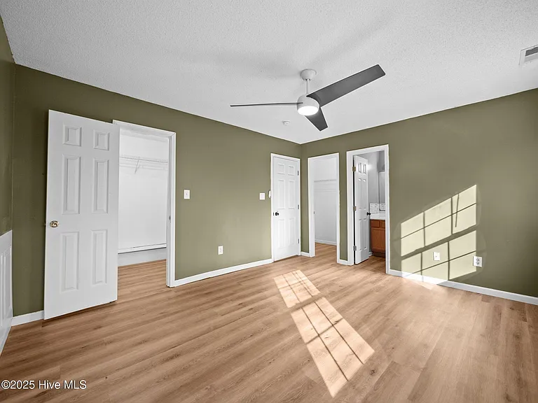 218 Winterberry Ct — Photo 10