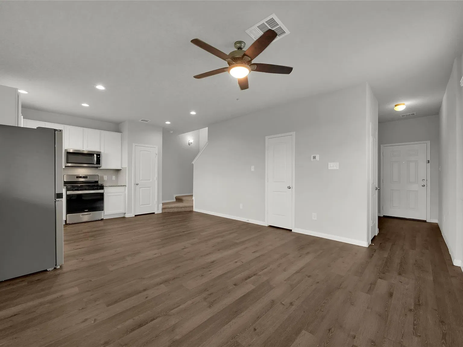 3 bed, 2.5 bath, 1279 sqft, $1,780 — Photo 4