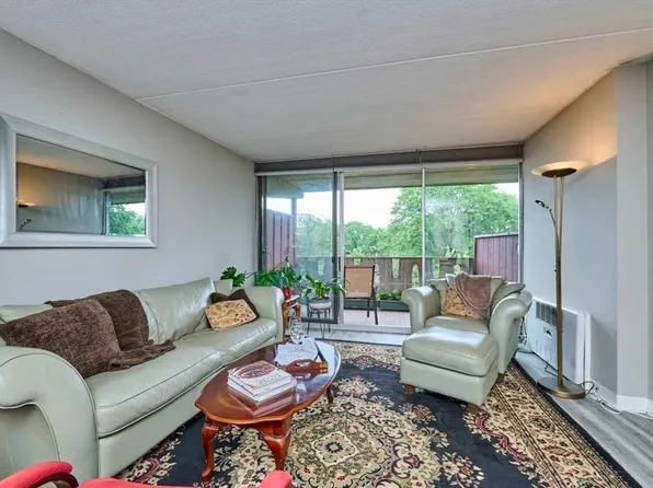 200 Swanton St APT 327, Winchester, MA 01890